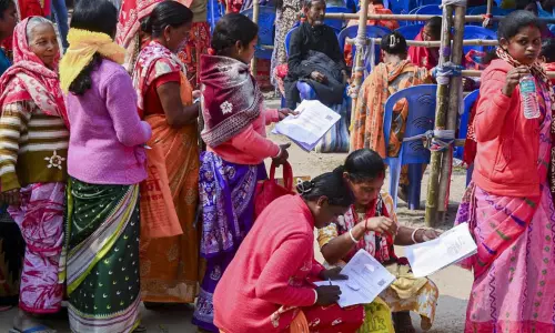 மேற்கு வங்காளத்தில் வாக்காளர் திருத்த பணி விசாரணை: 3.5 லட்சம் பேர் ஆஜராகவில்லை