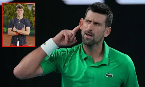 ஆடாமல் ஜெயித்தோமடா... மென்சிக் விலகலால் ஜோகோவிச் காலிறுதிக்கு முன்னேற்றம்