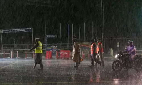 சென்னை உள்பட 8 மாவட்டங்களில் நள்ளிரவு 1 மணிவரை மழைக்கு வாய்ப்பு...! சென்னை உள்பட 8 மாவட்டங்களில் நள்ளிரவு 1 மணிவரை மழைக்கு வாய்ப்பு...!