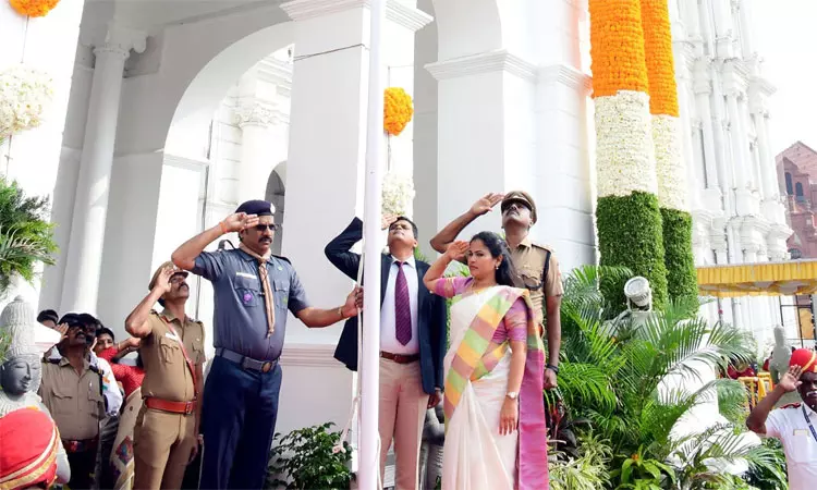 குடியரசு தினம்: ரிப்பன் கட்டிட வளாகத்தில் மேயர் பிரியா தேசிய கொடி ஏற்றி மரியாதை குடியரசு தினம்: ரிப்பன் கட்டிட வளாகத்தில் மேயர் பிரியா தேசிய கொடி ஏற்றி மரியாதை