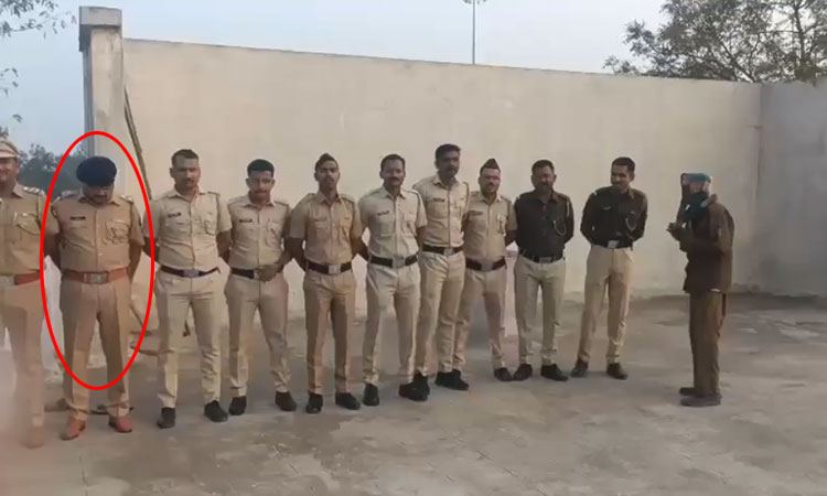 குடியரசு தின பாதுகாப்பு பணியில் சோகம்; காவல் அதிகாரி நெஞ்சு வலியால் பலி - வைரலான வீடியோ