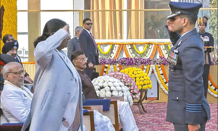 குடியரசு தினவிழாவில் சுபான்ஷு சுக்லாவுக்கு அசோக சக்ரா விருது; ஜனாதிபதி திரவுபதி முர்மு வழங்கினார்