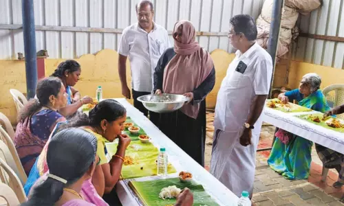 பிரார்த்தனை நிறைவேறியதால் வீரமாகாளியம்மன் கோவிலில் கிடாவெட்டி விருந்து வைத்த இஸ்லாமிய தம்பதி பிரார்த்தனை நிறைவேறியதால் வீரமாகாளியம்மன் கோவிலில் கிடாவெட்டி விருந்து வைத்த இஸ்லாமிய தம்பதி