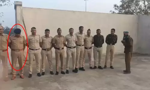 குடியரசு தின பாதுகாப்பு பணியில் சோகம்; காவல் அதிகாரி நெஞ்சு வலியால் பலி - வைரலான வீடியோ