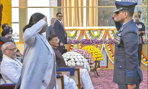 குடியரசு தினவிழாவில் சுபான்ஷு சுக்லாவுக்கு அசோக சக்ரா விருது; ஜனாதிபதி திரவுபதி முர்மு வழங்கினார் குடியரசு தினவிழாவில் சுபான்ஷு சுக்லாவுக்கு அசோக சக்ரா விருது; ஜனாதிபதி திரவுபதி முர்மு வழங்கினார்