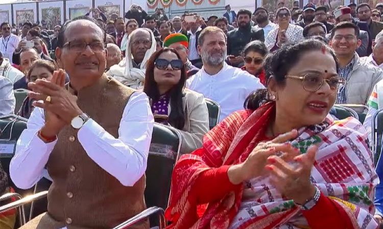 குடியரசு தின விழாவில் 3-வது வரிசையில் அமரவைக்கப்பட்ட ராகுல் காந்தி, கார்கே மத்திய அரசுக்கு காங்கிரஸ் கடும் கண்டனம்