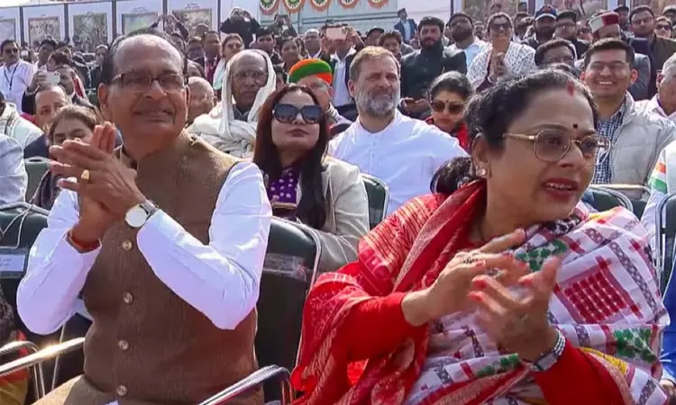 குடியரசு தின விழாவில் 3-வது வரிசையில் அமரவைக்கப்பட்ட ராகுல் காந்தி, கார்கே மத்திய அரசுக்கு காங்கிரஸ் கடும் கண்டனம் குடியரசு தின விழாவில் 3-வது வரிசையில் அமரவைக்கப்பட்ட ராகுல் காந்தி, கார்கே மத்திய அரசுக்கு காங்கிரஸ் கடும் கண்டனம்