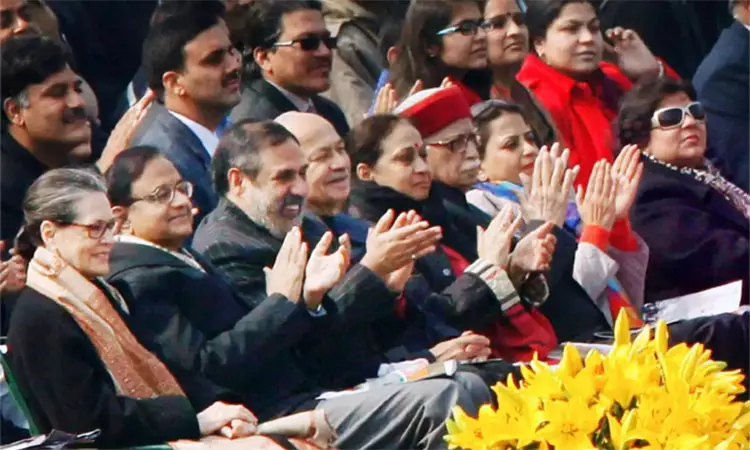 குடியரசு தின விழாவில் 3-வது வரிசையில் அமரவைக்கப்பட்ட ராகுல் காந்தி, கார்கே மத்திய அரசுக்கு காங்கிரஸ் கடும் கண்டனம் குடியரசு தின விழாவில் 3-வது வரிசையில் அமரவைக்கப்பட்ட ராகுல் காந்தி, கார்கே மத்திய அரசுக்கு காங்கிரஸ் கடும் கண்டனம்