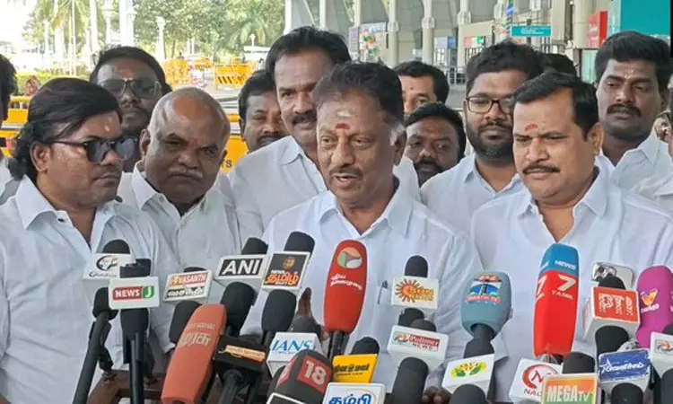 அ.தி.மு.க.வில் மீண்டும் இணைவது ஆண்டவன் கையில் உள்ளது - ஓ.பன்னீர்செல்வம் பேட்டி அ.தி.மு.க.வில் மீண்டும் இணைவது ஆண்டவன் கையில் உள்ளது - ஓ.பன்னீர்செல்வம் பேட்டி