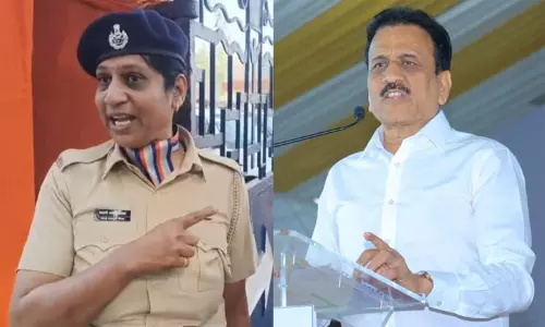 அம்பேத்கர் பெயர் விடுபட்டது தற்செயலானது: மராட்டிய மந்திரி கிரிஷ் மகாஜன் விளக்கம் அம்பேத்கர் பெயர் விடுபட்டது தற்செயலானது: மராட்டிய மந்திரி கிரிஷ் மகாஜன் விளக்கம்